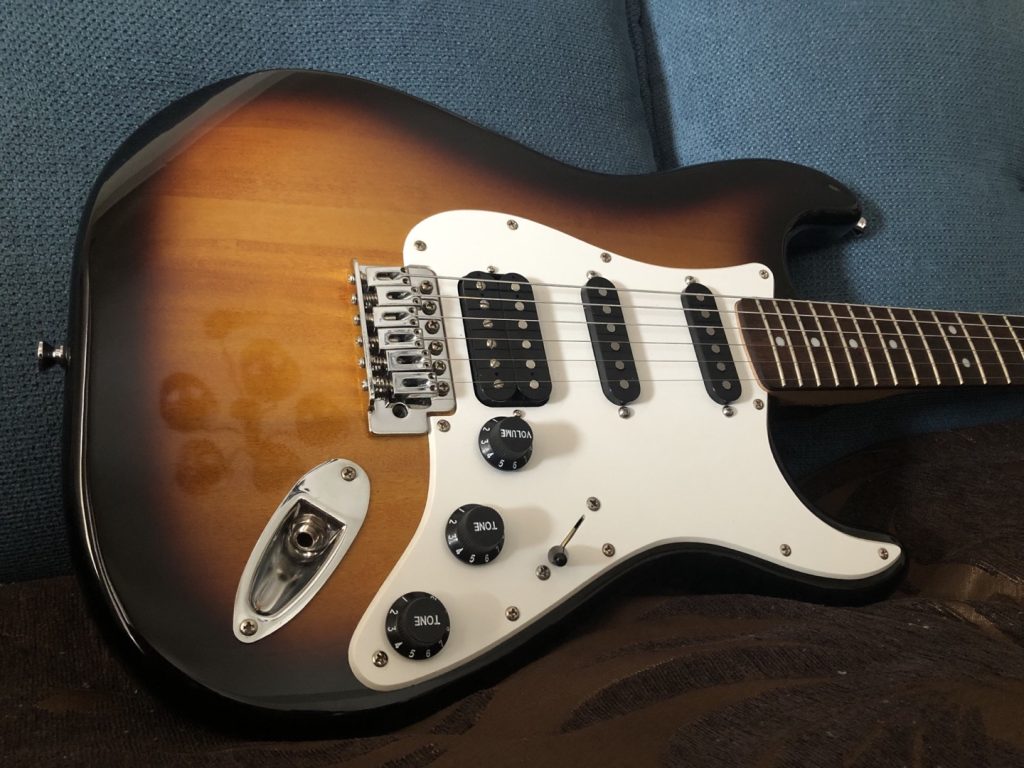 Squier Strat Nick Silver Black Rose pickups